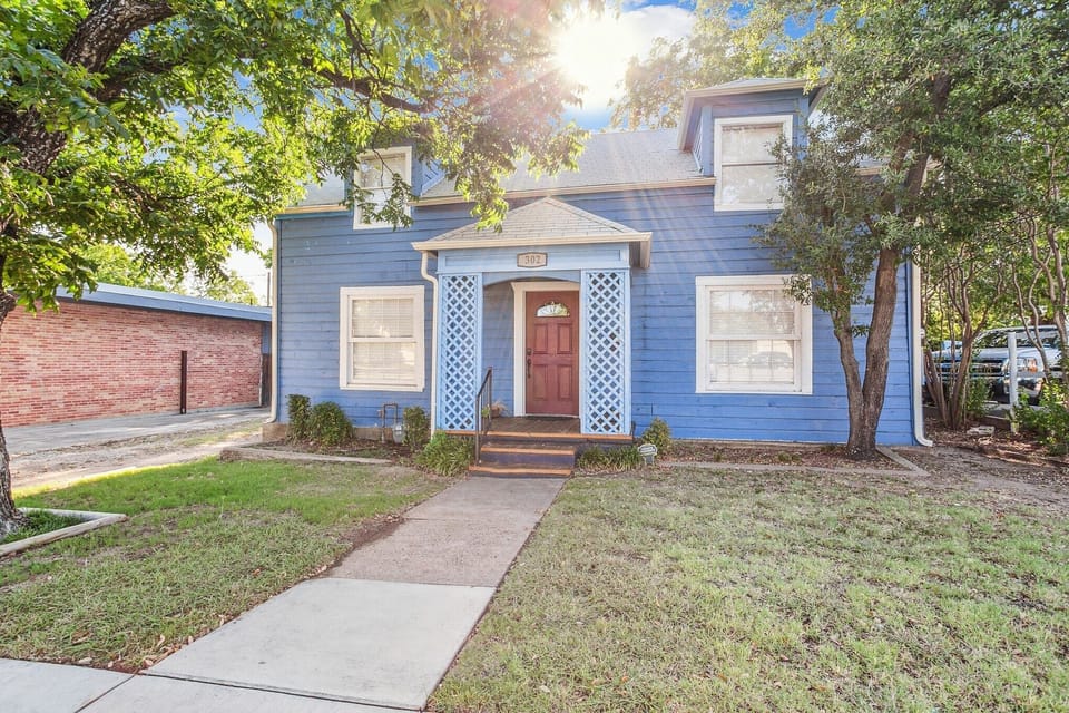 Grass, Yard, Outdoors, Nature, Neighborhood