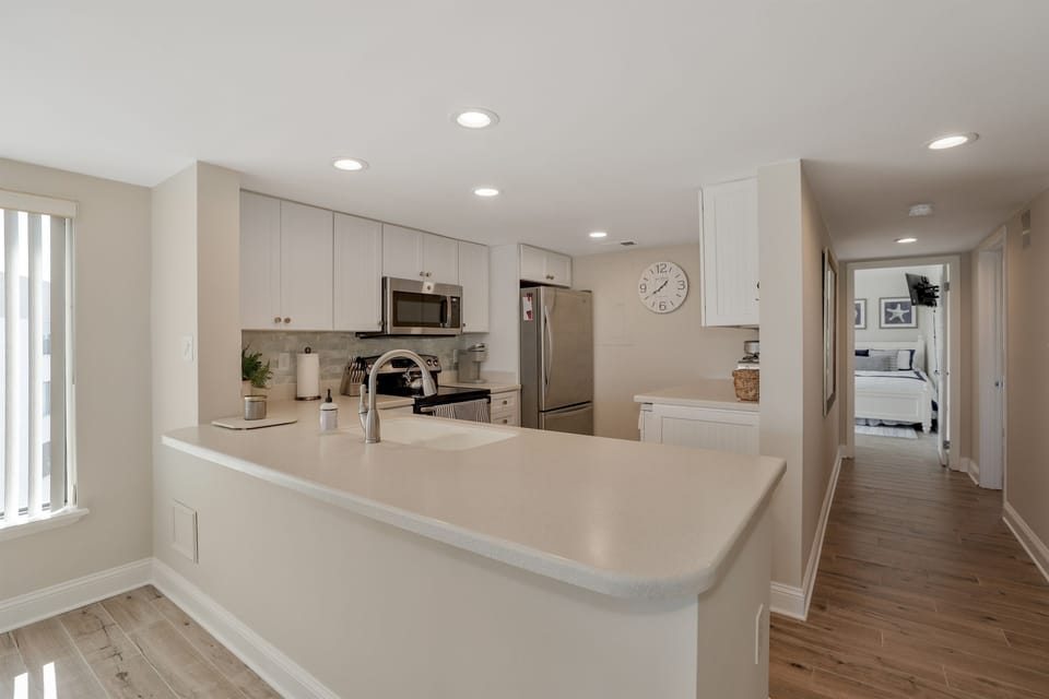 FULL SIZE KITCHEN/WASHER DRYER