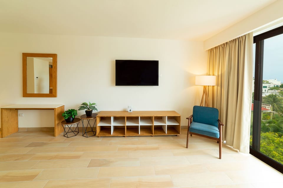 Master Suite | In-room safe, individually furnished, iron/ironing board, free WiFi
