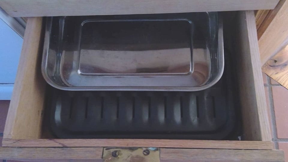 Drawer to the right of stove/oven hold cookware and bake ware.