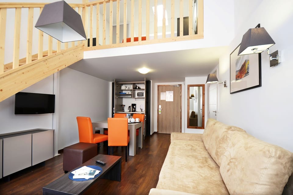 Welcome to our cozy and charming unit in Toulouse! This may be a duplex - please do specify any preferences with our team upon booking.