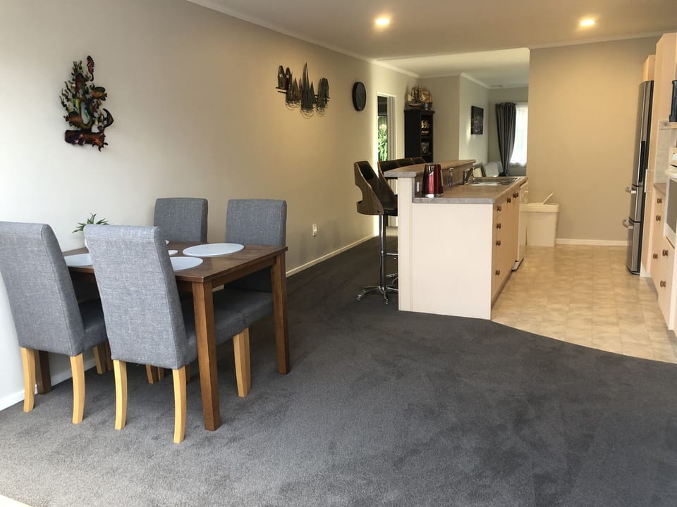 Dining room for four or four barstools to sit up at the breakfast bar 