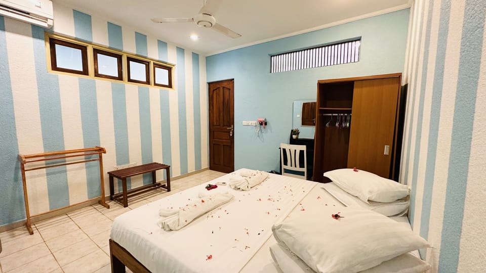 Deluxe Room | Desk, laptop workspace, iron/ironing board, rollaway beds