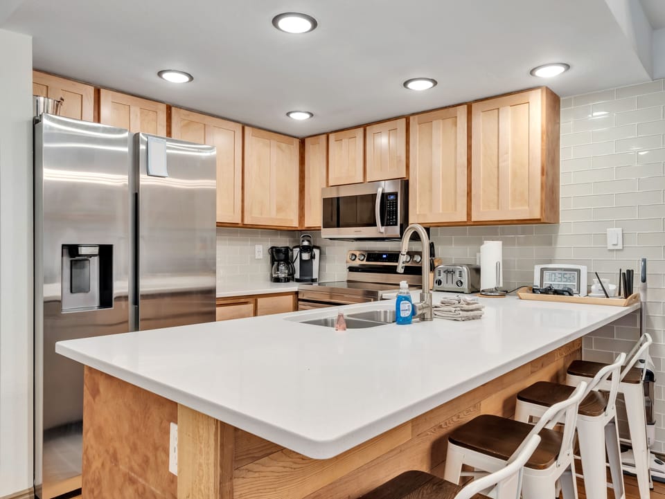 Main Level - Bar - Kitchen