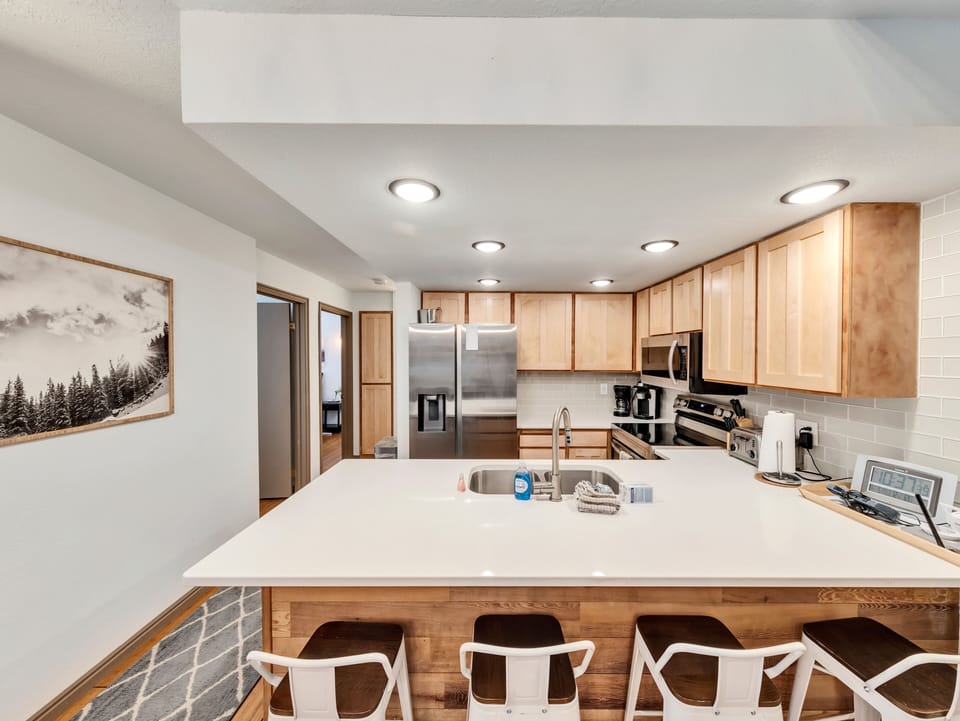 Main Level - Bar - Kitchen
