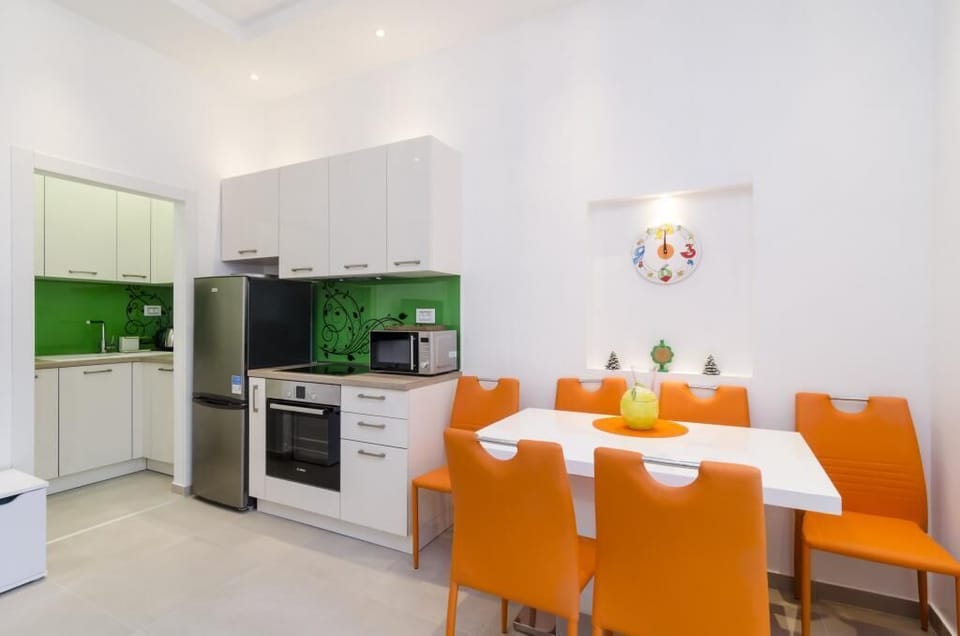 Apartment (Two Bedroom Apartment with Terrace) | Dining room