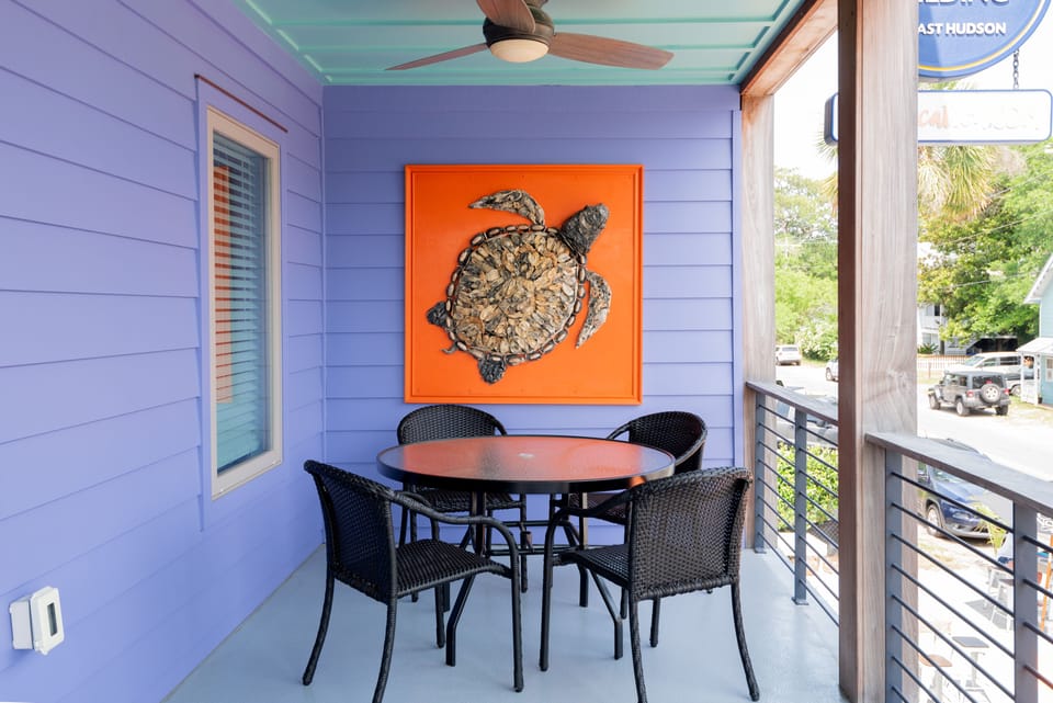 4 seat outdoor dining area, which can be used for working, reading, study, family games, and other activities.