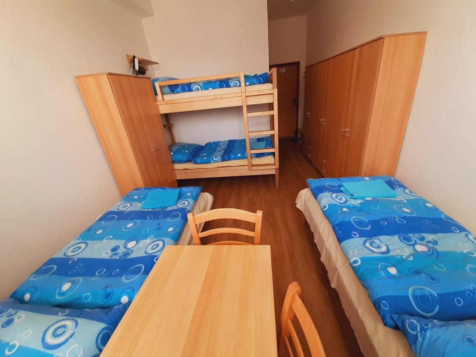 Quadruple Room | Desk, WiFi (free)