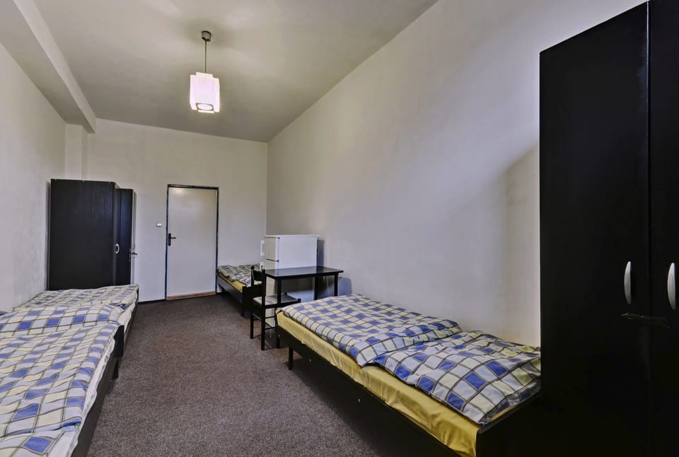 5-Bed Room, Shared Bathroom | Desk, free WiFi
