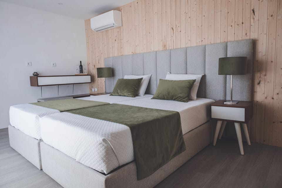Suite, Mountain View | Soundproofing, free WiFi, bed sheets
