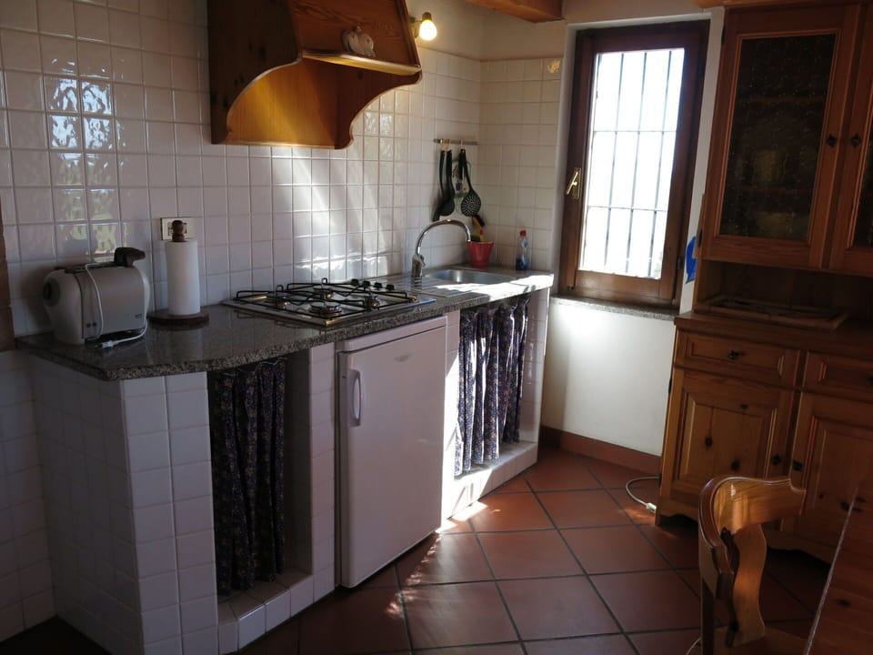 Property, Cabinetry, Kitchen, Kitchen Appliance, Window, Wood, Kitchen Stove, Interior Design, Lighting, Home Appliance