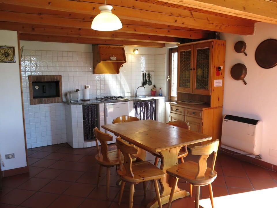 Table, Furniture, Property, Chair, Wood, Interior Design, Flooring, Kitchen, Floor, Wood Stain