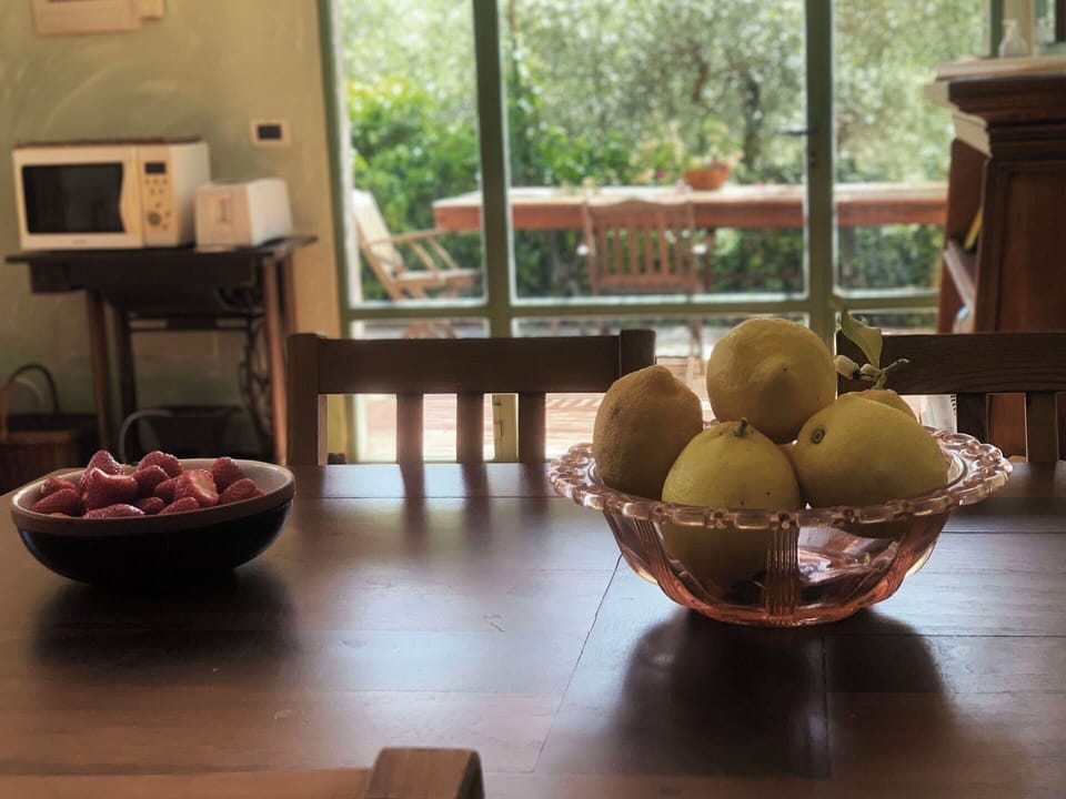 Food, Fruit, Tableware, Produce, Furniture, Table, Serveware, Ingredient, Natural Foods, Apple