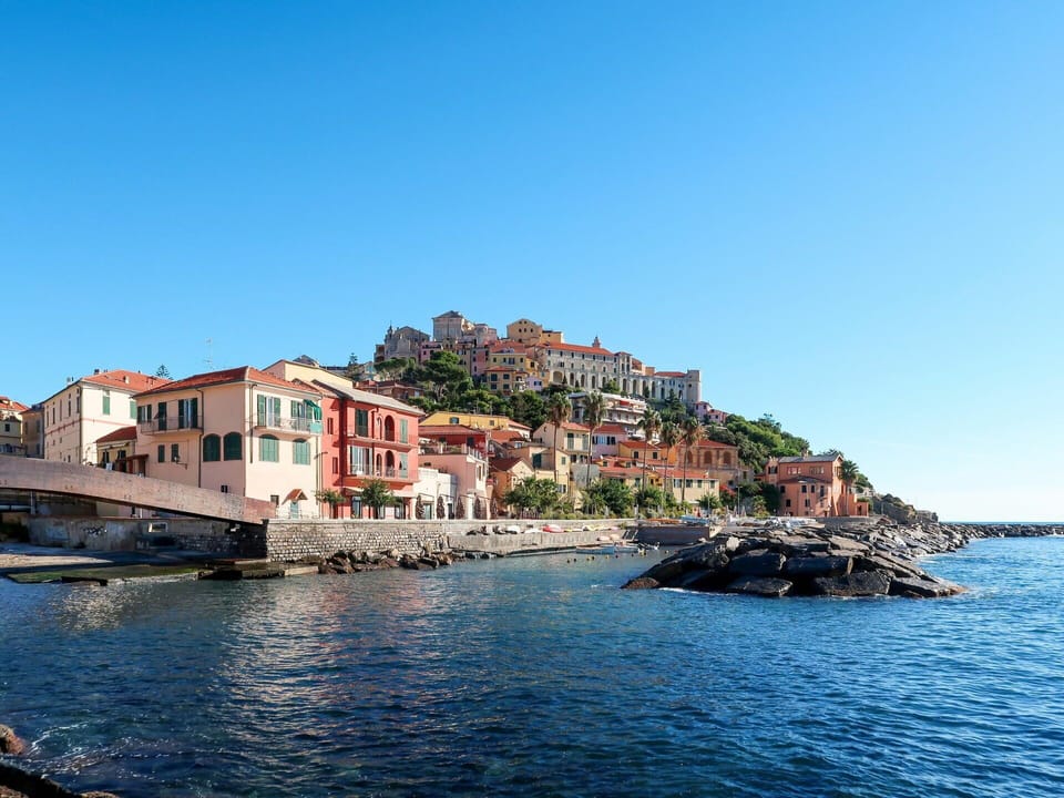 Water, Sky, Building, Azure, House, Coastal And Oceanic Landforms, Lake, City, Leisure