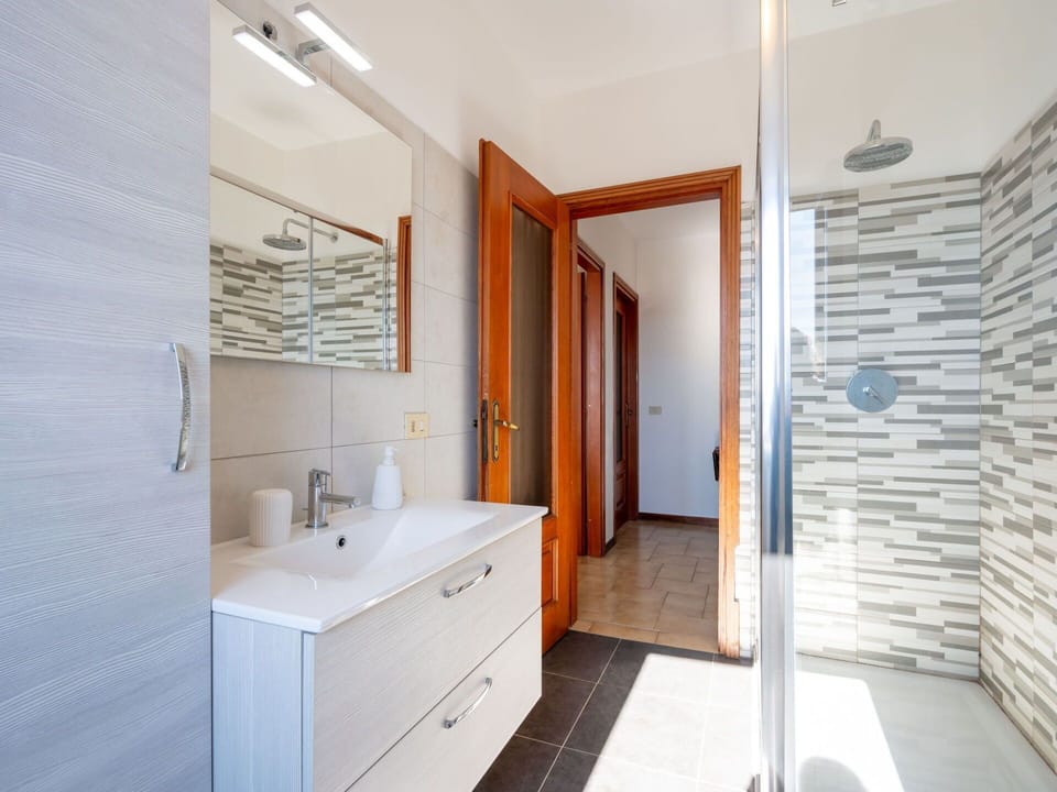Property, Building, Cabinetry, Sink, Tap, Bathroom, Bathroom Cabinet, Wood, Interior Design