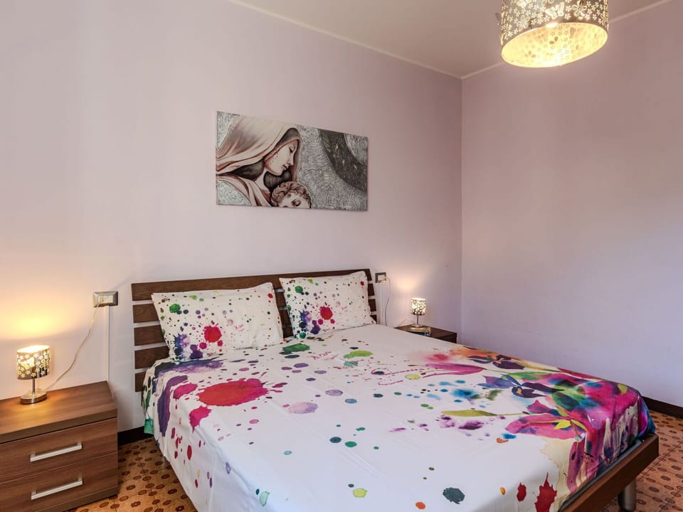 Property, Furniture, Building, Wood, Lighting, Interior Design, Textile, Comfort, Bed, Floor