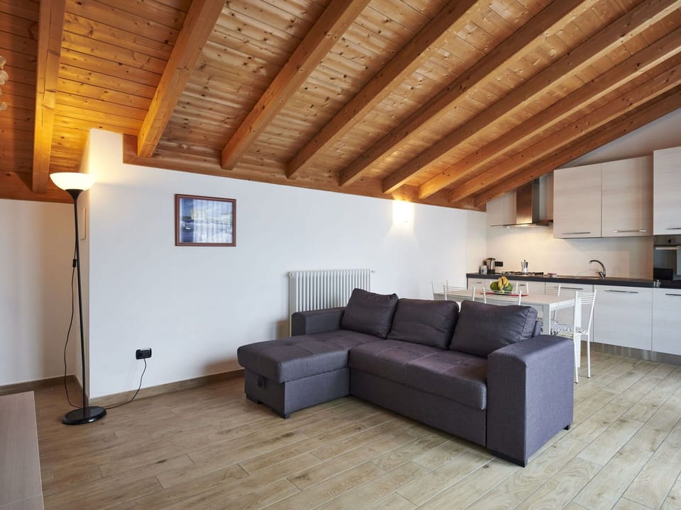 Property, Furniture, Couch, Comfort, Wood, Living Room, Interior Design, Flooring, Floor, Building