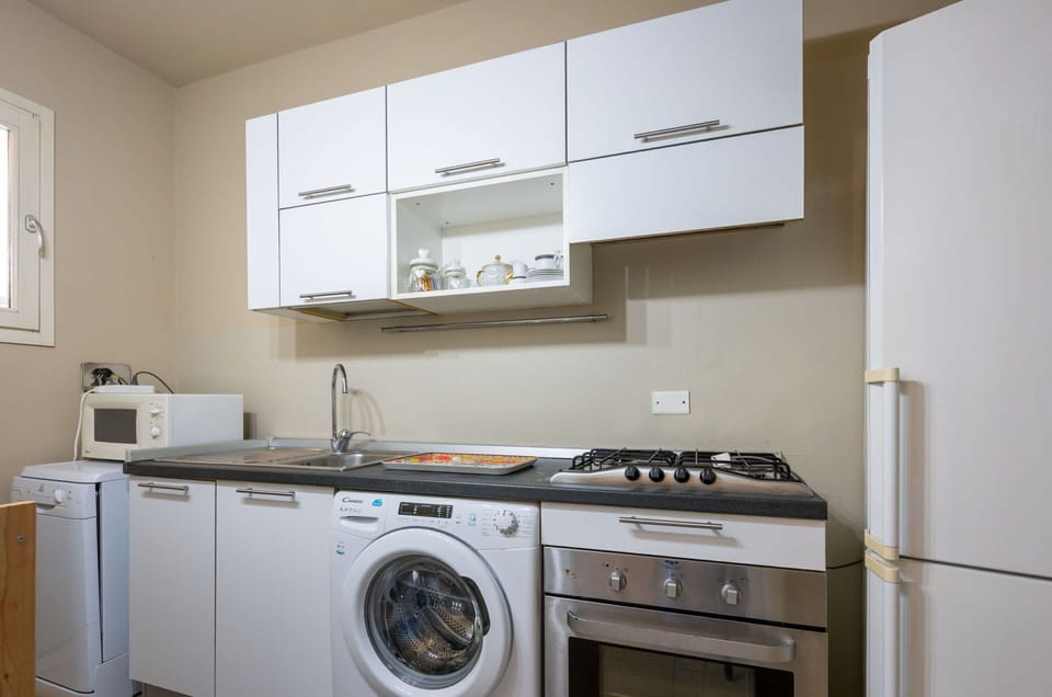 Kitchen Appliance, Major Appliance, Washing Machine, Kitchen, Cabinetry, Home Appliance, Flooring, Interior Design, Clothes Dryer, Countertop