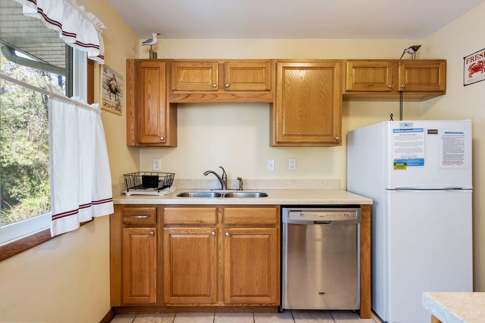 The well-equipped Kitchen has all you need to make mealtime a bay breeze.