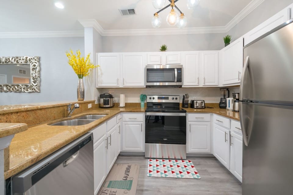 Brand New Appliances fully equipped kitchen