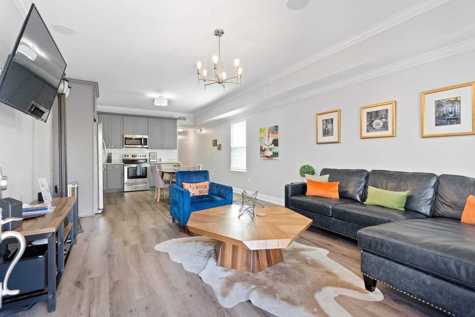 Front room, kitchen and living room split