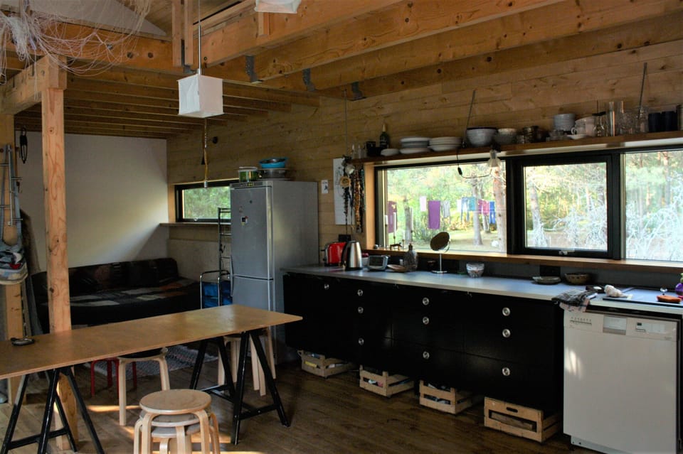 Kitchen & dining room
