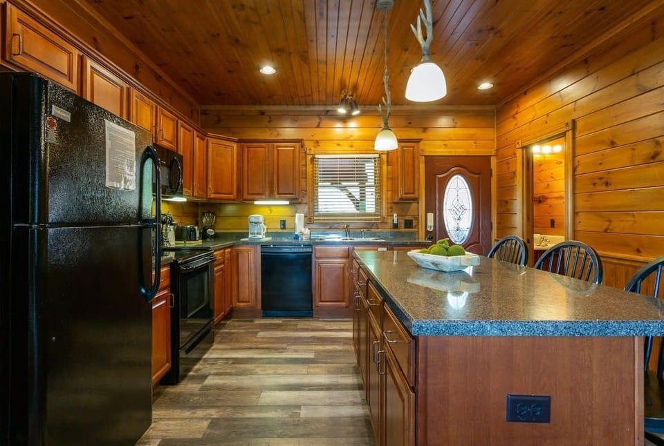 Fully Stocked Kitchen!