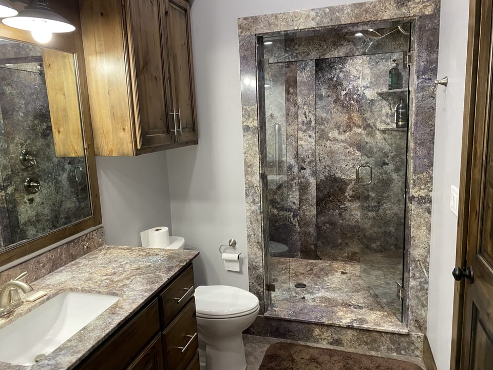 Main Bathroom with Steam Shower2