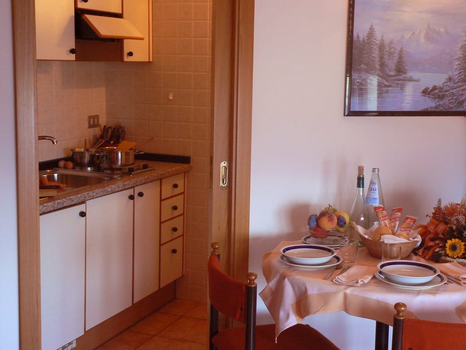 Standard Apartment, Kitchenette | In-room dining