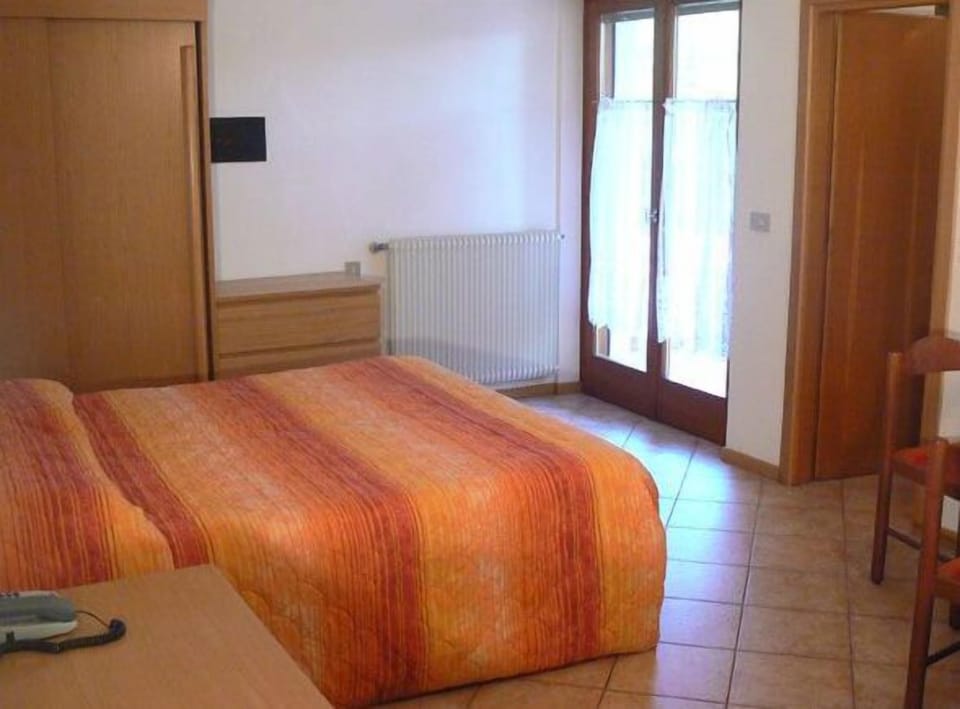 Standard Apartment, Kitchenette | In-room safe