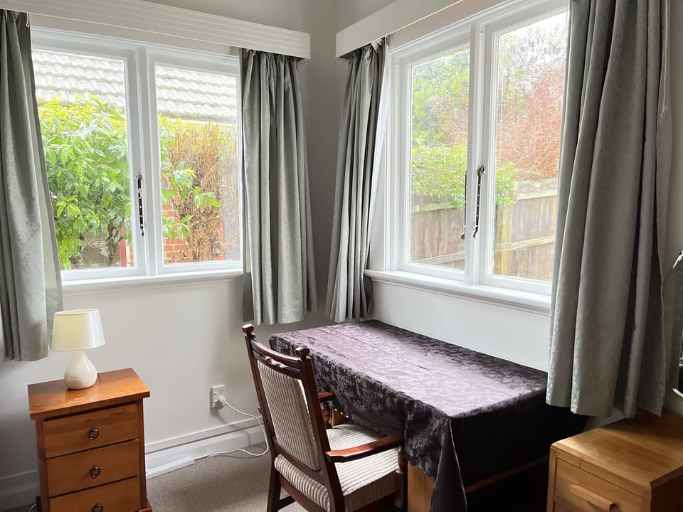 bedroom2 with desk& chair