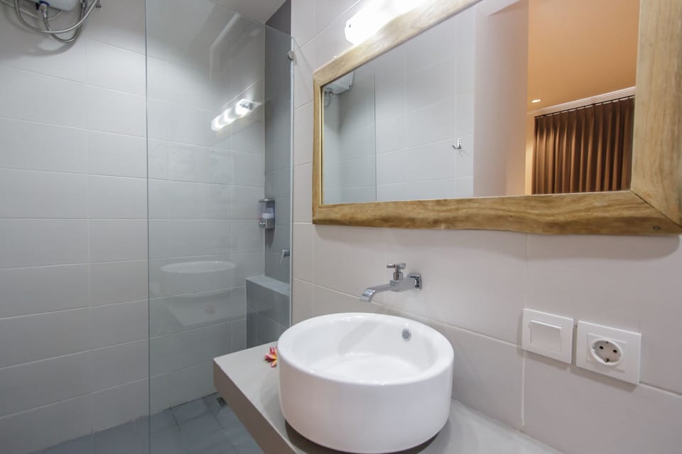 Comfort Double Room | Bathroom sink