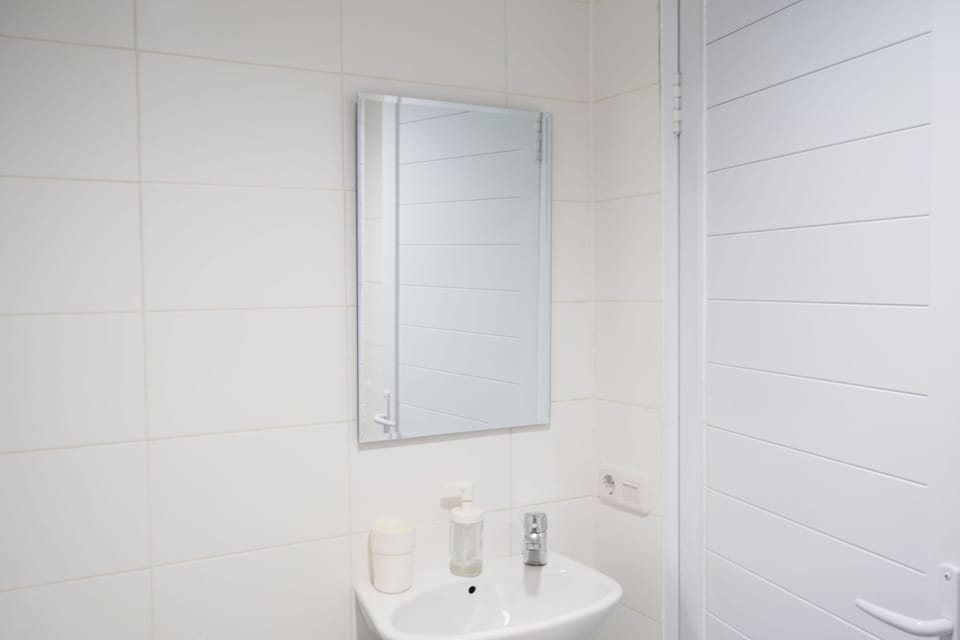 Standard Double Room | Bathroom | Shower, towels, soap, shampoo