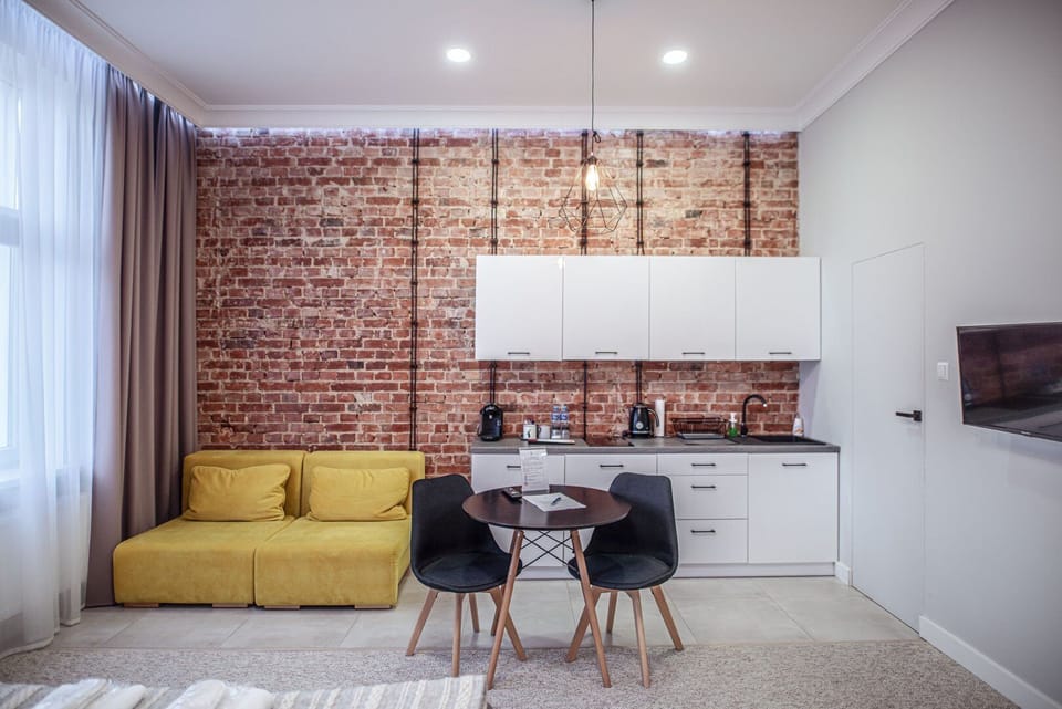 Deluxe Studio Suite, 1 Bedroom, Non Smoking, Kitchenette | Free minibar, desk, iron/ironing board, free WiFi