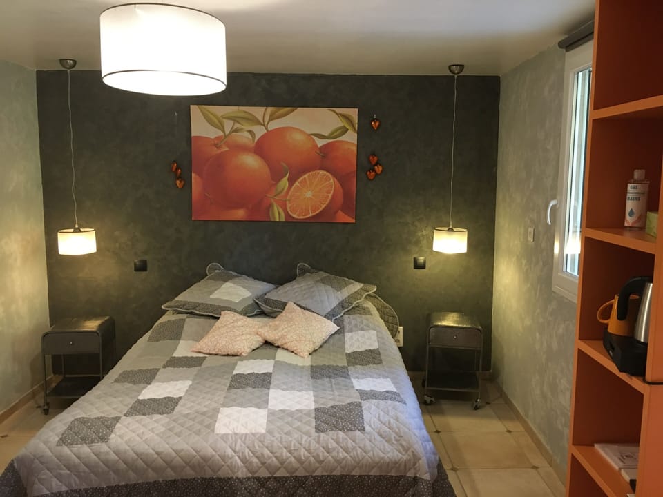 Double Room | Individually decorated, laptop workspace, soundproofing, free WiFi