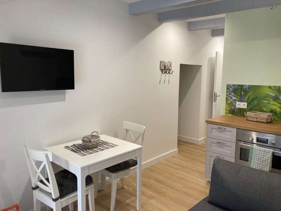 Comfort Apartment, 1 Queen Bed with Sofa bed | In-room dining