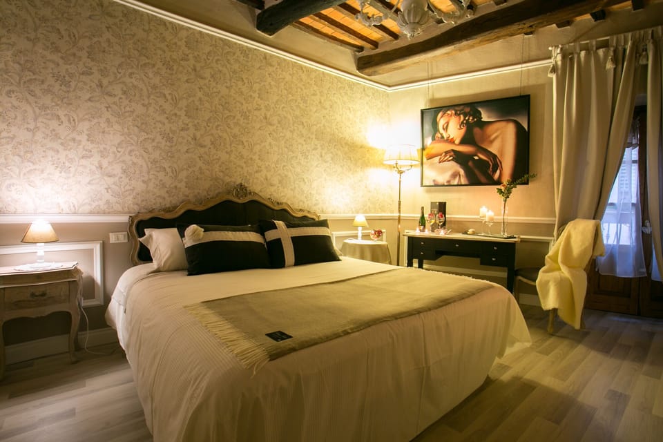 Junior Suite | Minibar, desk, WiFi (free), bed sheets