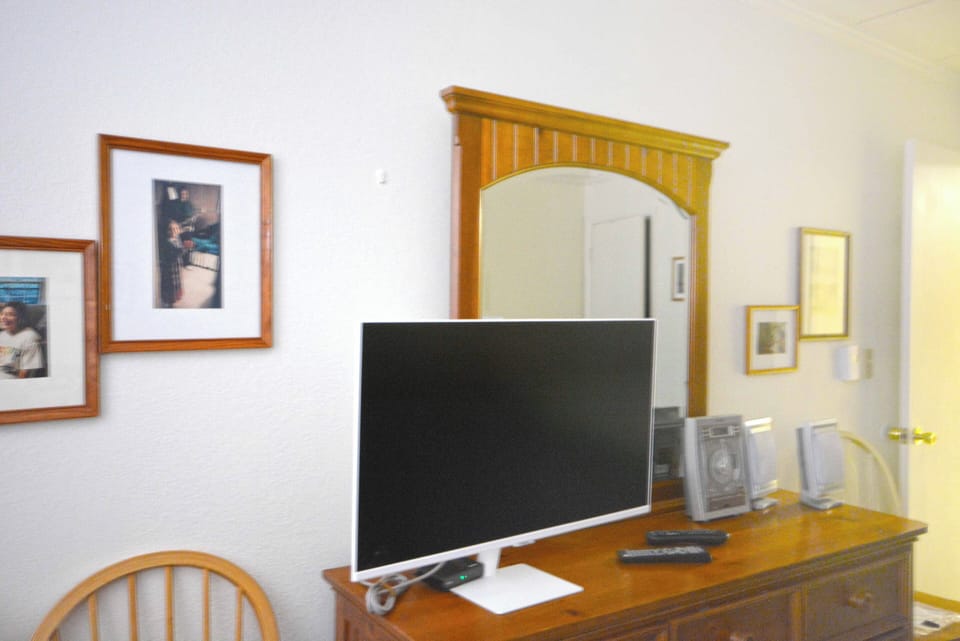 NEW LARER BEDROOM TV FOR STREAMING 