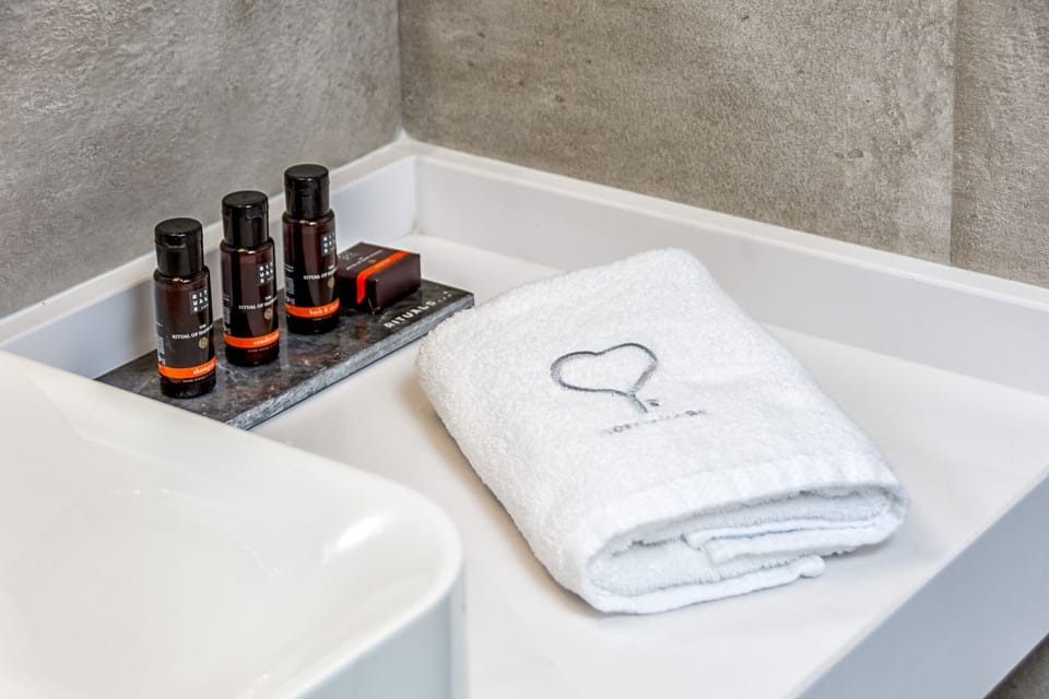 Bathroom amenities