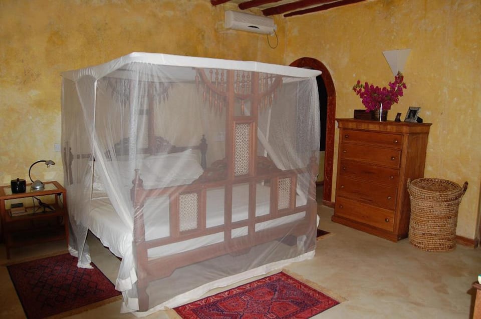 Desk, laptop workspace, iron/ironing board, free WiFi