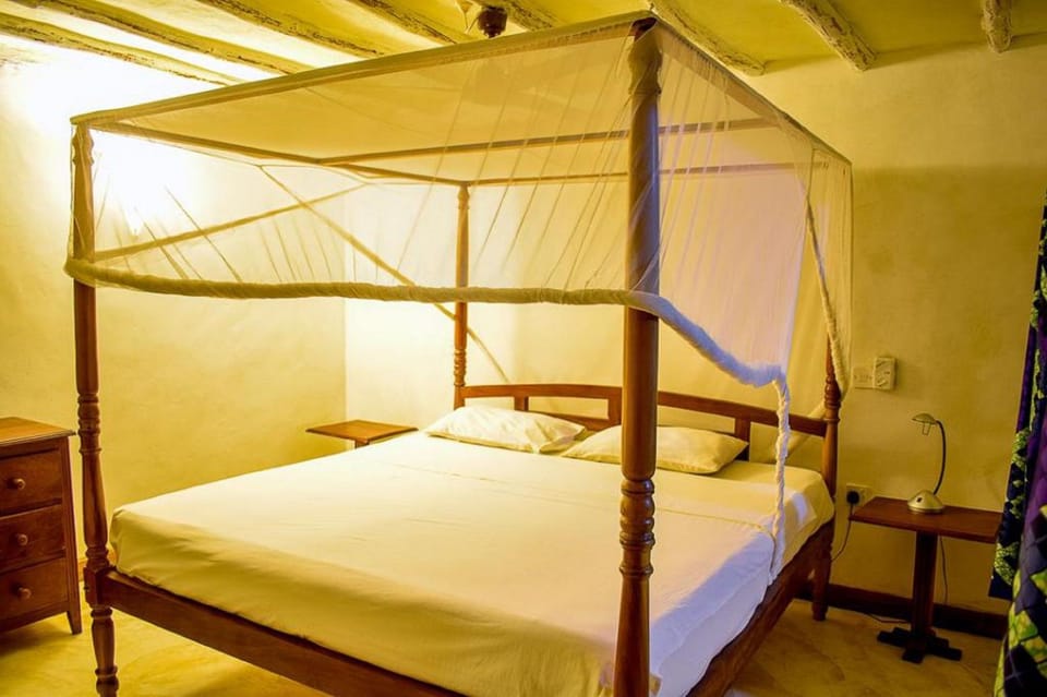 Desk, laptop workspace, iron/ironing board, free WiFi