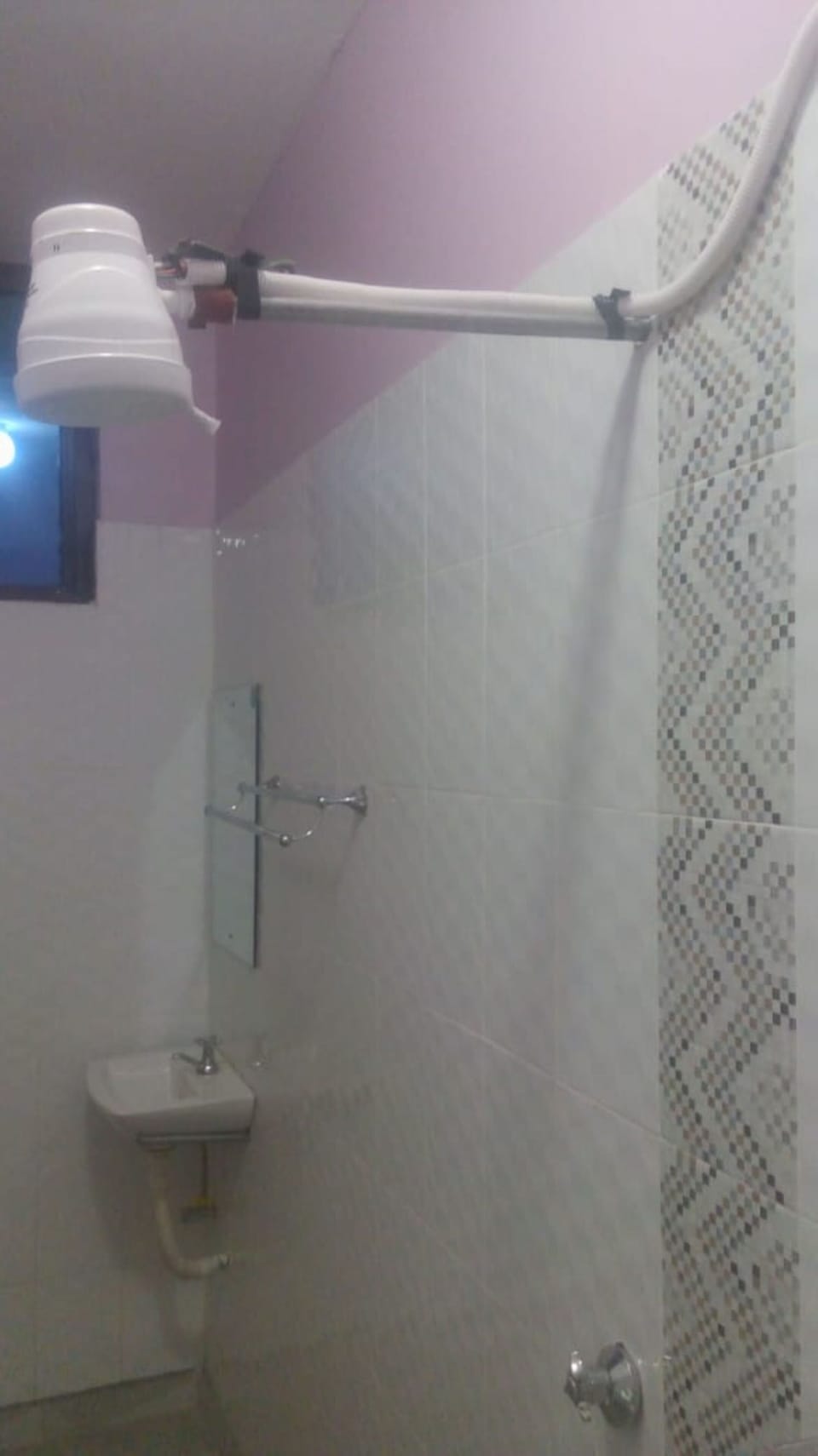 Deluxe Double Room | Bathroom shower