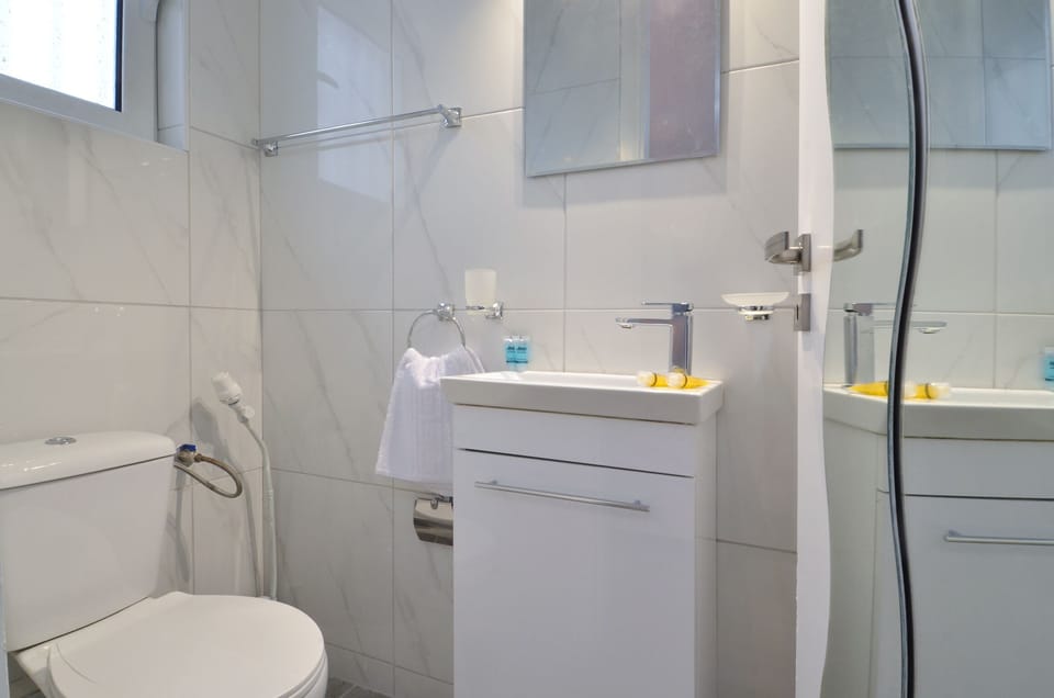 Agia Paraskevi, a cozy and minimal retire Apartment in Chalandri
