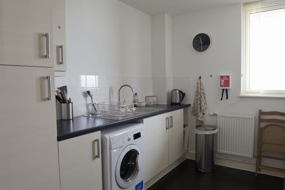Standard Apartment, 1 Bedroom | Private kitchen | Fridge, microwave, oven, coffee/tea maker
