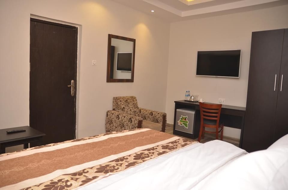 Classic Room | Individually decorated, individually furnished, desk, laptop workspace