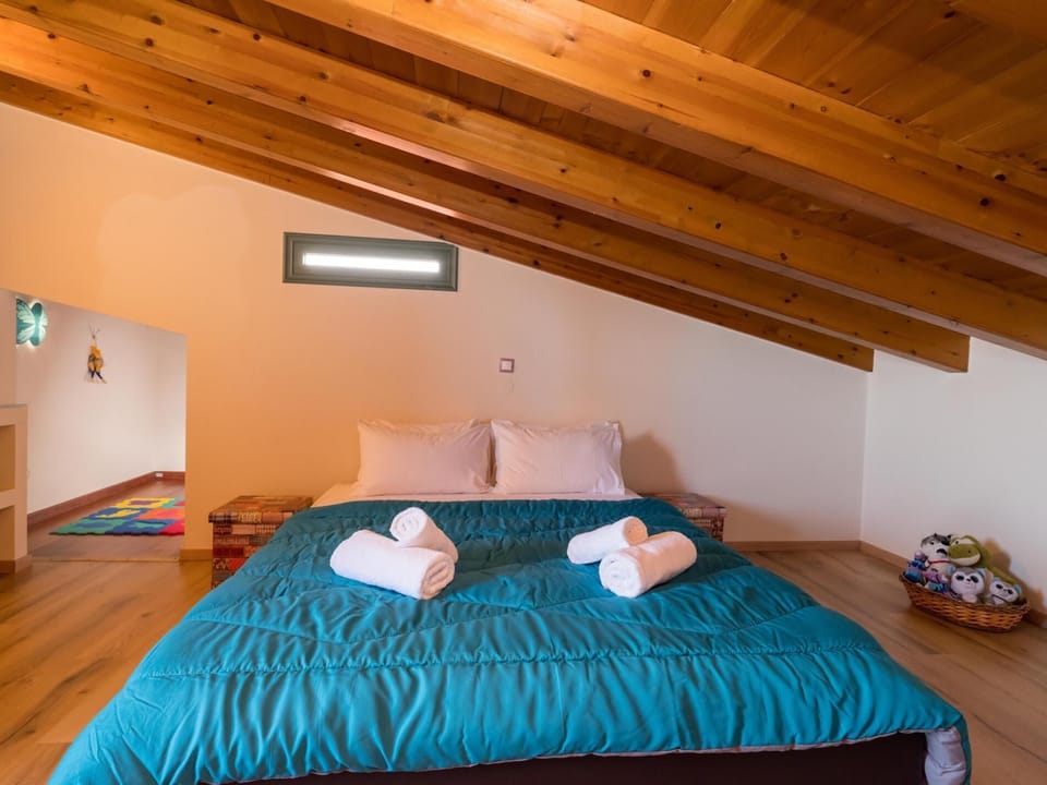 Villa (4 Bedrooms) | 3 bedrooms, iron/ironing board, cribs (free), WiFi (free)