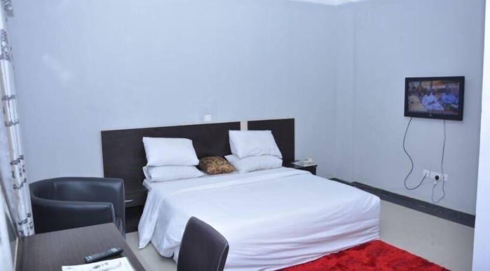 Basic Room | In-room safe, desk, laptop workspace, free WiFi