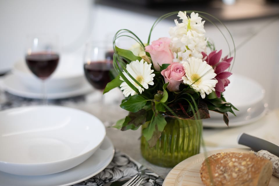 Comfort Apartment, 2 Bedrooms | In-room dining