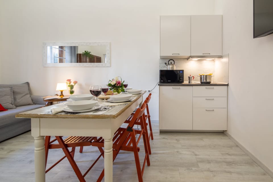 Comfort Apartment, 2 Bedrooms | Private kitchen | Fridge, microwave, oven, stovetop