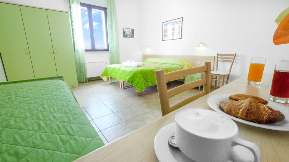 Comfort Triple Room, Balcony | Desk, soundproofing, rollaway beds, free WiFi